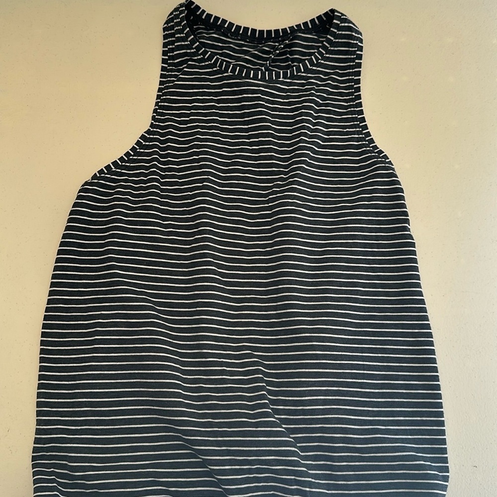 Lululemon - Picture 3 of 7